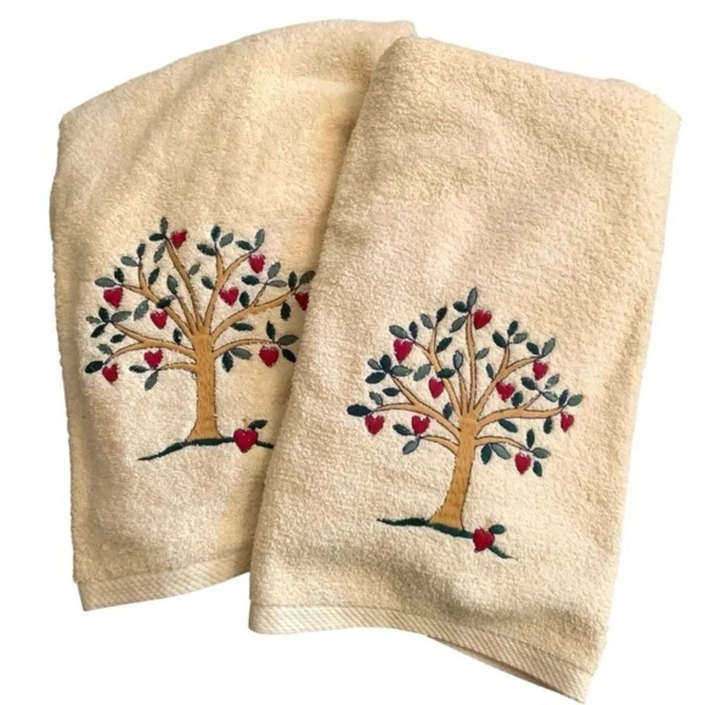Vintage Bathworks Embroidered Heart Tree Bath Towels – Set of 2 (25x48”)